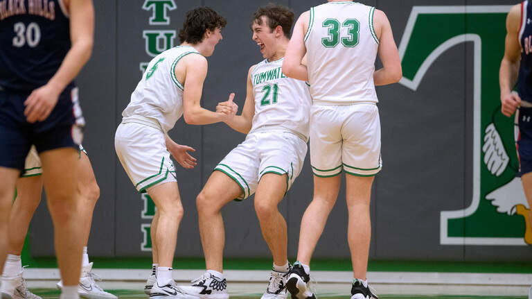 TBirds top Wolves for undefeated league title, 58-38