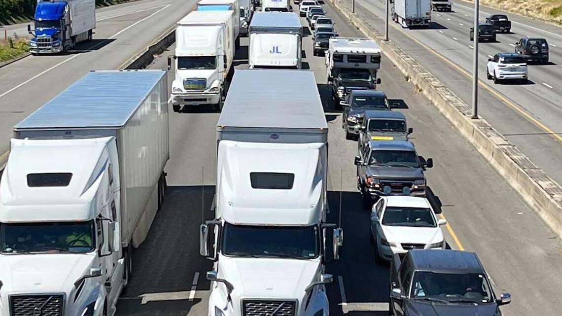 Can you drive through a yellow light? Cut through a parking lot? 6 essential WA road laws