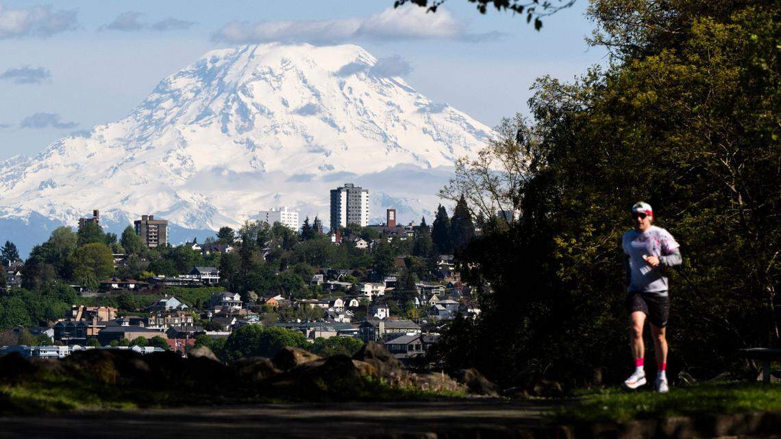 Mount Rainier climber sets new speed record
