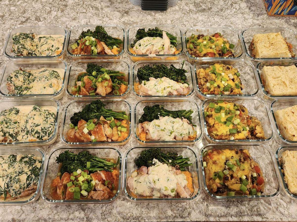 Chefs for Seniors provides healthy, nutritious meals to clients, incorporating dietitian advice to accomodate seniors’ dietary restrictions and potential health concerns.