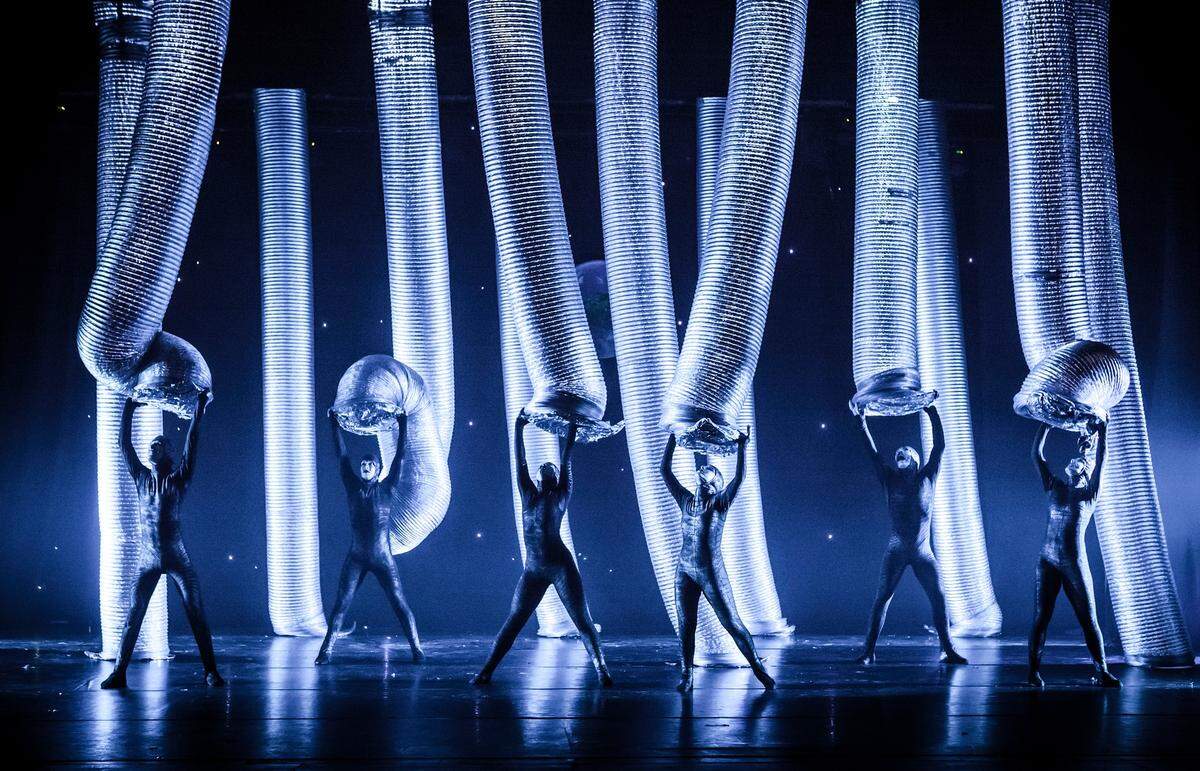 The Washington Center for the Performing Arts is hosting The Aluminum Show on Sunday evening. It combines visual theater, dance, and humor.