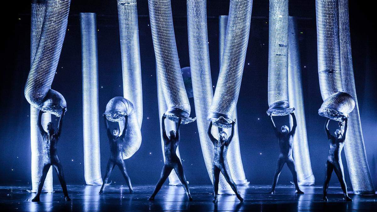 The Washington Center for the Performing Arts is hosting The Aluminum Show on Sunday evening. It combines visual theater, dance, and humor.