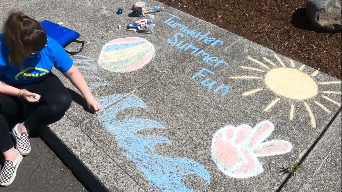A Tumwater Parks Volunteer drawing with the Art Kit.