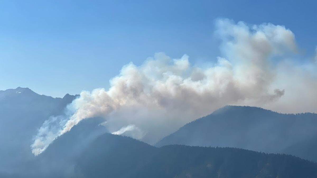 The Goat Rocks fire in Lewis County grew to more than 2,800 acres on Saturday, but near-term changes to the weather might aid firefighters in further controlling the lightning-triggered blaze, according to an update released by the U.S. Forest Service Sunday morning.