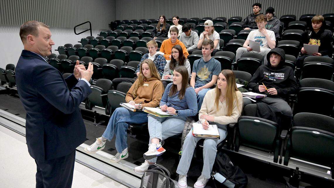 Tumwater School District names new superintendent. Oregonian will start July 1