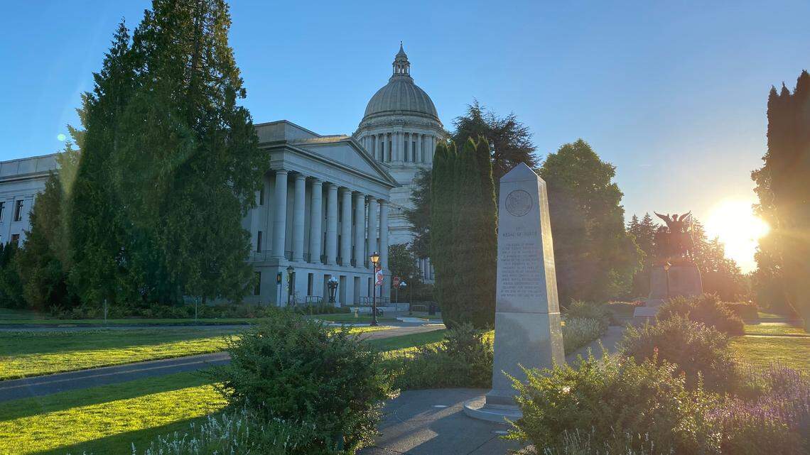 Modular building setup at Capitol Campus marks start of major renovation project