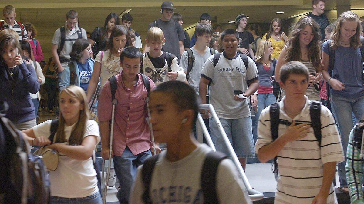 South Sound school children from different racial, ethnic and socioeconomic backgrounds posted mixed results on the 2007 Washington Assessment of Student Learning. Despite some gains this year, local school district officials say they still have work to do toward closing the achievement gap. Steve Bloom/The Olympian