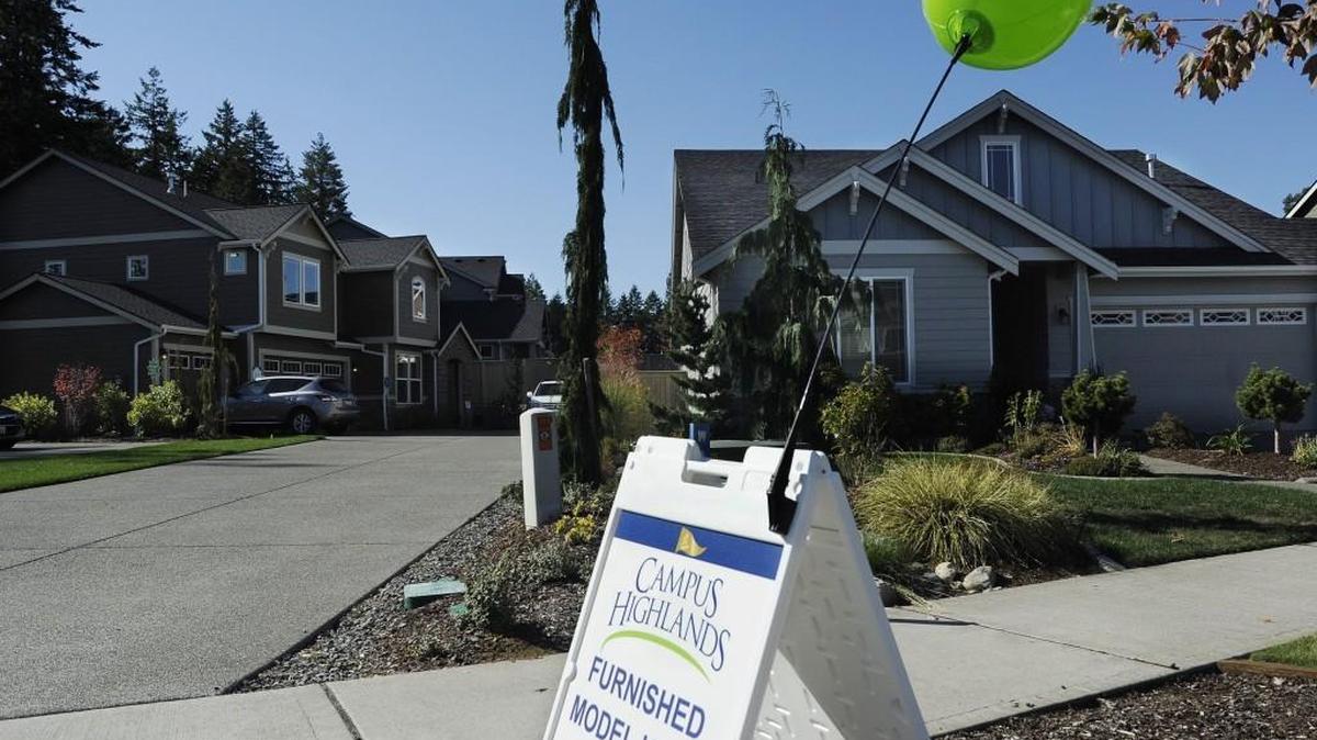 Real estate broker Francine Viola was showing a Riviera-series home with direct view to a nearby golf course last year. The seller’s market has only intensified since then.