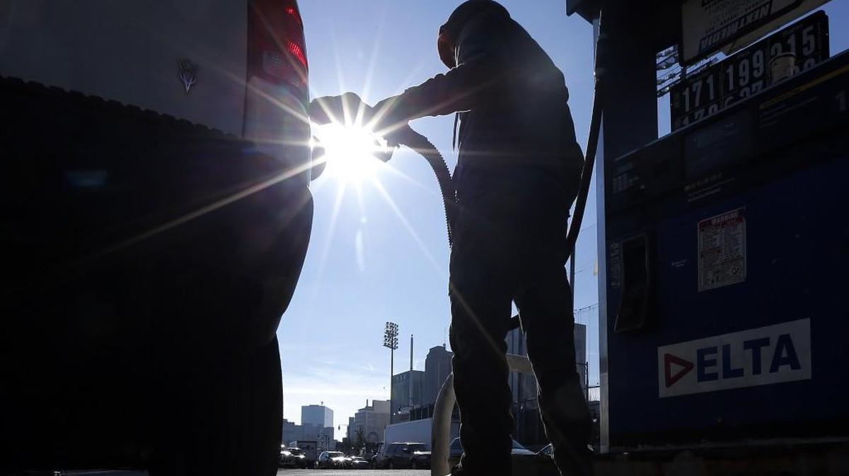 Average retail gasoline prices in Tacoma have fallen 1.4 cents per gallon in the past week.
