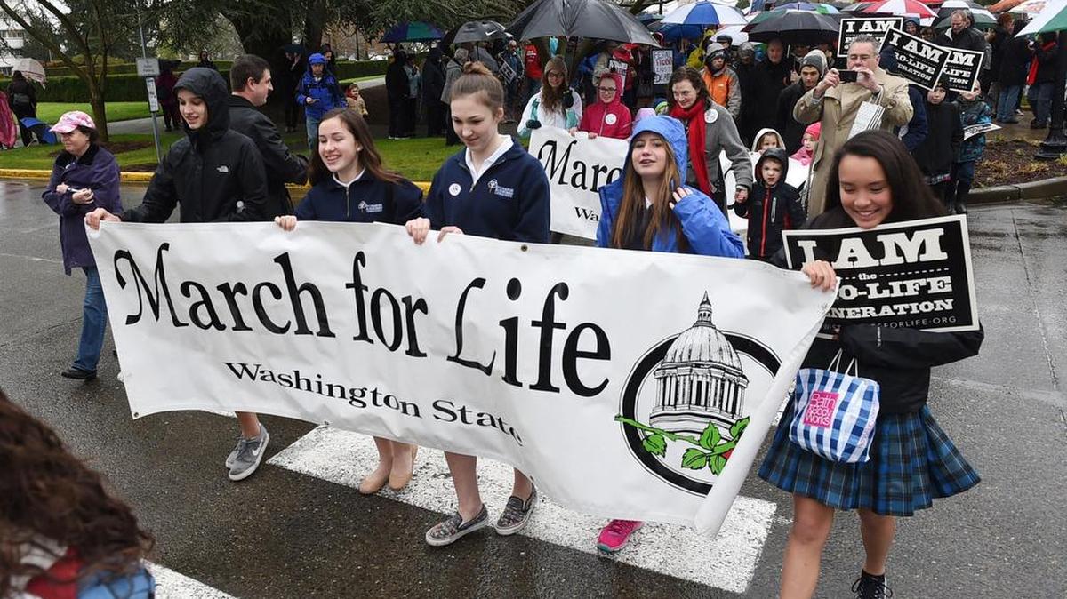 Several thousand pro-life supporters begin their march to the steps of the Legislative Building for the 2016 March for Life.