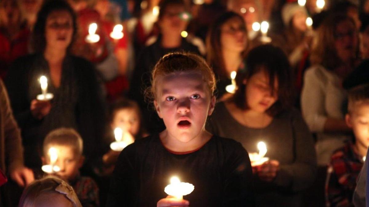 Go to Hidden Creek Community Church at 6 p.m. Wednesday for caroling by candlelight.