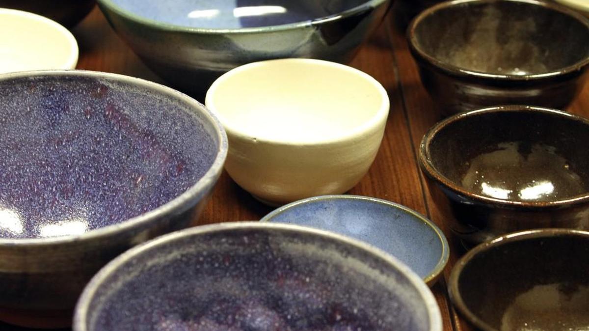 The Shelton Arts Commission is again inviting the public to make ceramic bowls as a creative fundraiser for The Saint’s Pantry Food Bank in Shelton. The first session is Wednesday evening.