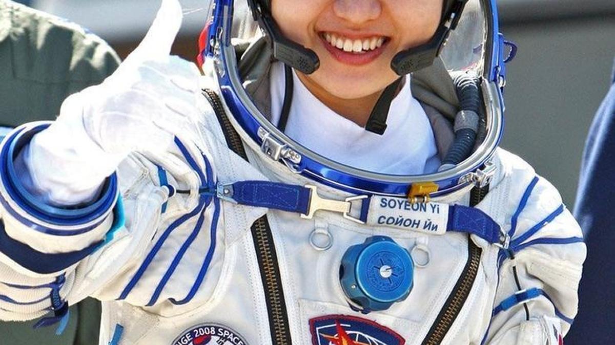 Korean astronaut Soyeon Yi gives the thumbs up before boarding a Soyuz rocket on April 8, 2008.