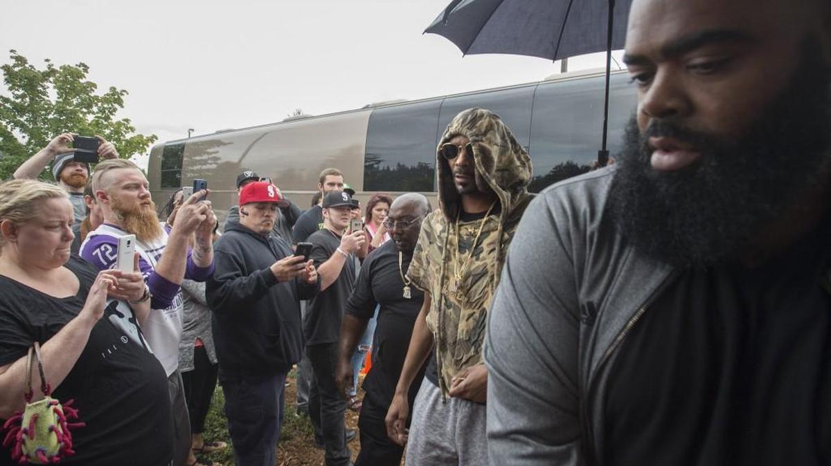 Rap icon Snoop Dogg arrives for an appearance at Mary Jane's House of Glass in Tumwater on Friday, Sept. 2, 2016.