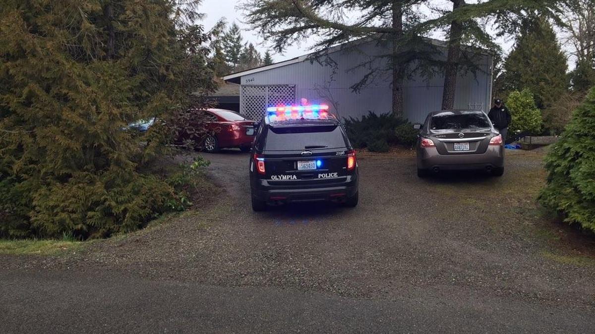 Olympia police report that a robbery suspect with ties to a local white supremacist network was arrested Thursday on Steamboat Island.
