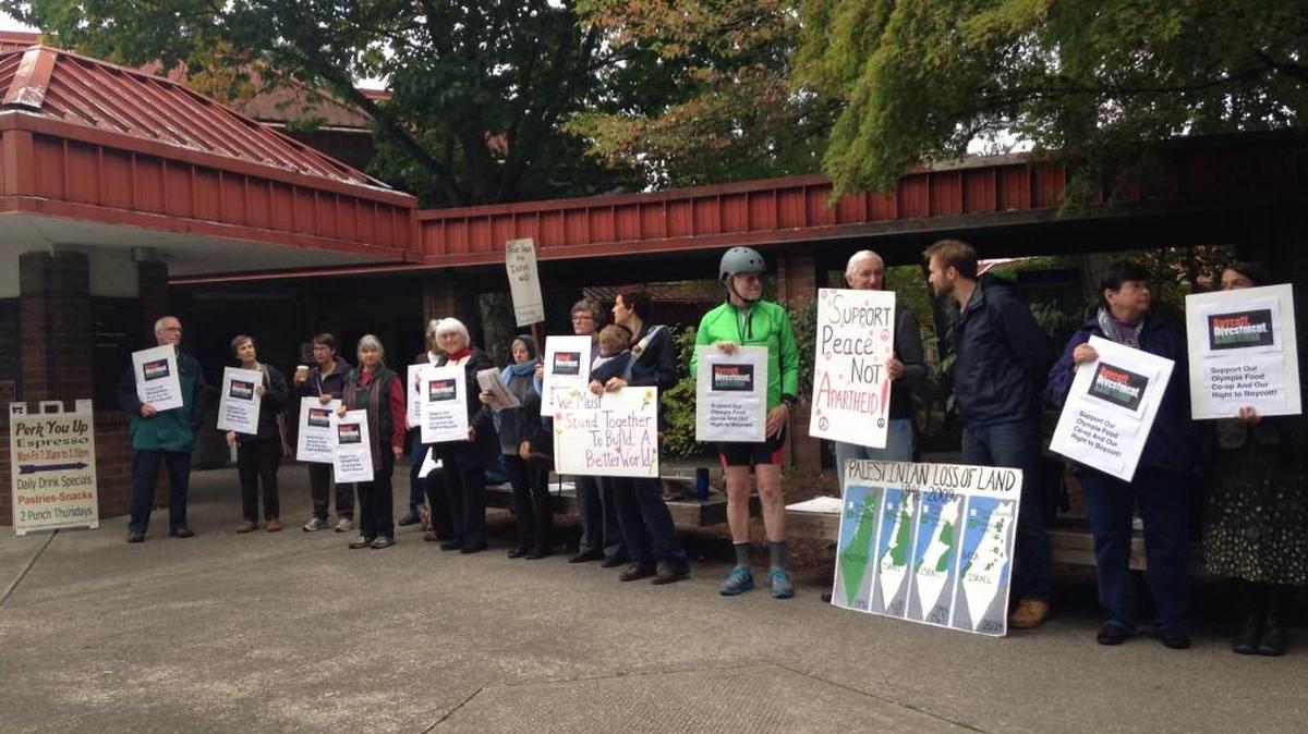 
Demonstrators stood outside of the Thurston County Courthouse on Friday morning to show support for Olympia Food Co-op board members who authorized a boycott of Israeli goods in 2010.
