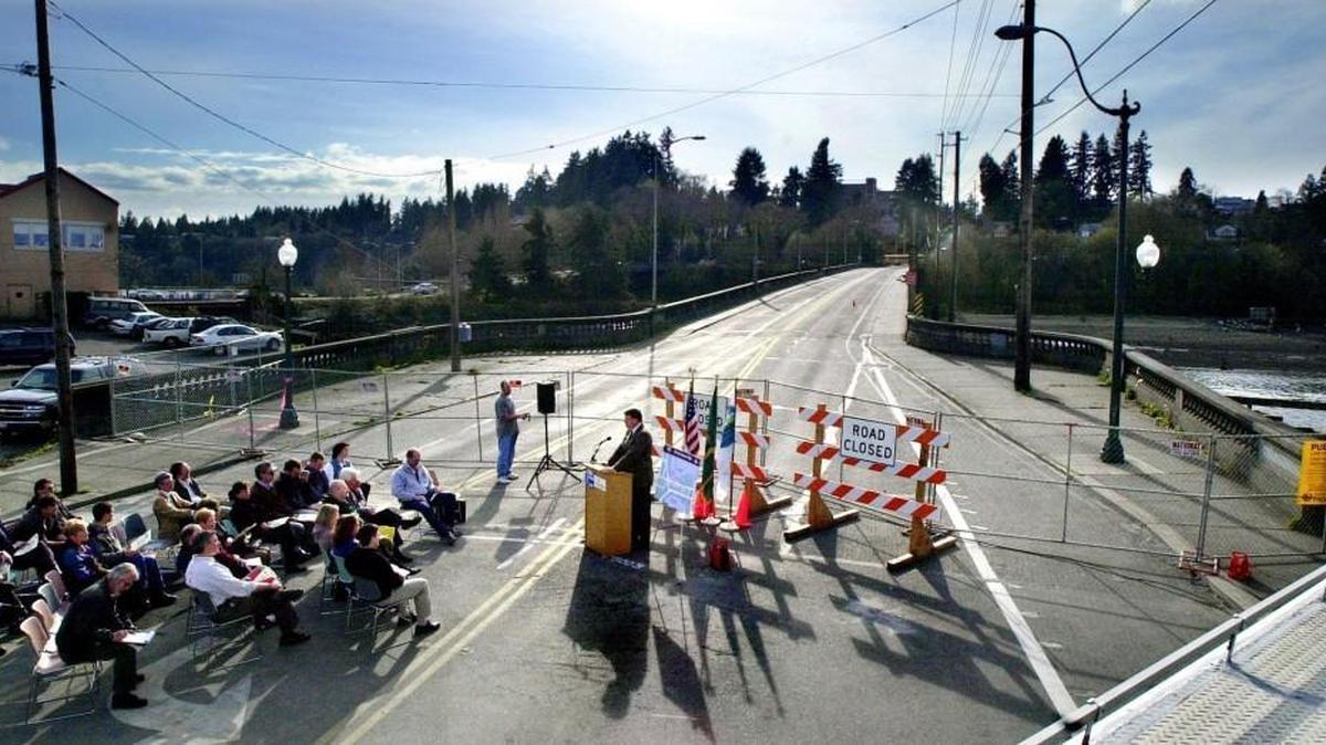 In March 2001, Olympia Mayor Stan Biles announces the go-ahead to build a temporary replacement for earthquake-damaged Fourth Avenue Bridge.