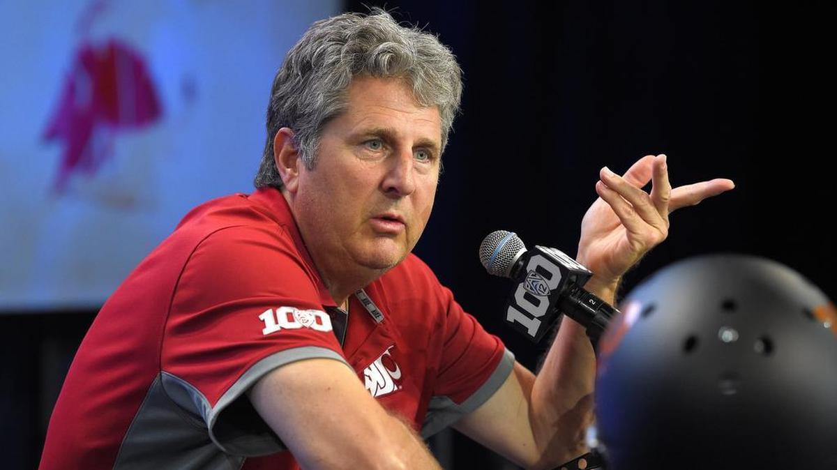 
Washington State head coach Mike Leach speaks to reporters during NCAA college Pac-12 Football Media Days July 31, 2015, in Burbank, California. 
