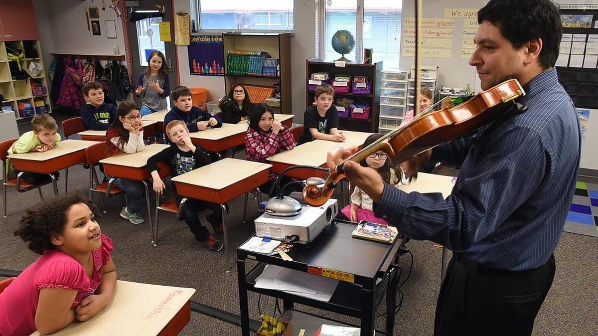 Seattle Symphony musician Rafael Howell gives a taste of the classic opera “Carmen” to students in teacher Valerie VanMeter’s third grade class at Peter G. Schmidt Elementary School in Tumwater in 2016.