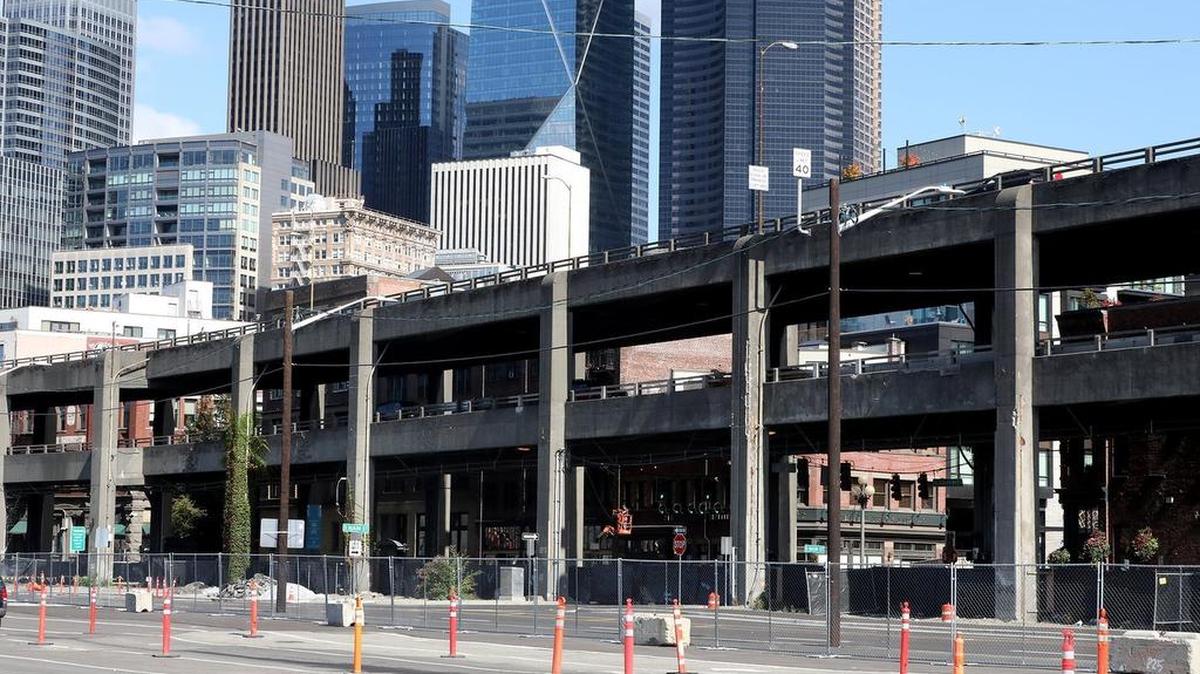 The Alaskan Way viaduct will stay up into 2019. On Monday, Brian Nielsen, Alaskan Way Viaduct Replacement Program Administrator, announced the closure of the viaduct will be delayed until Jan. 11.