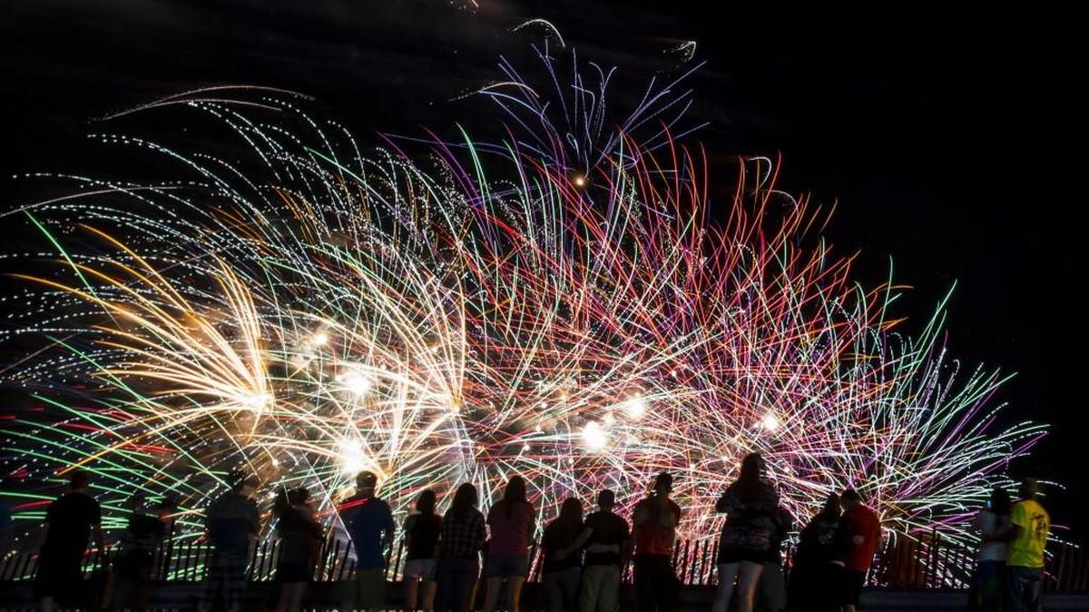 Visitors to Bay City's 2016 Fireworks Festival watch the first night's fireworks display from Veterans Memorial Park on June 30, 2016 in Bay City, Mich. (Jacob Hamilton /The Bay City Times via AP)