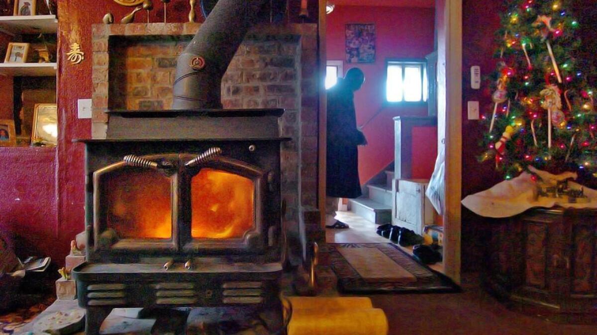 Keep your wood stove burning hot. A hot fire will heat the stove enough to burn wood completely, with less pollution.
