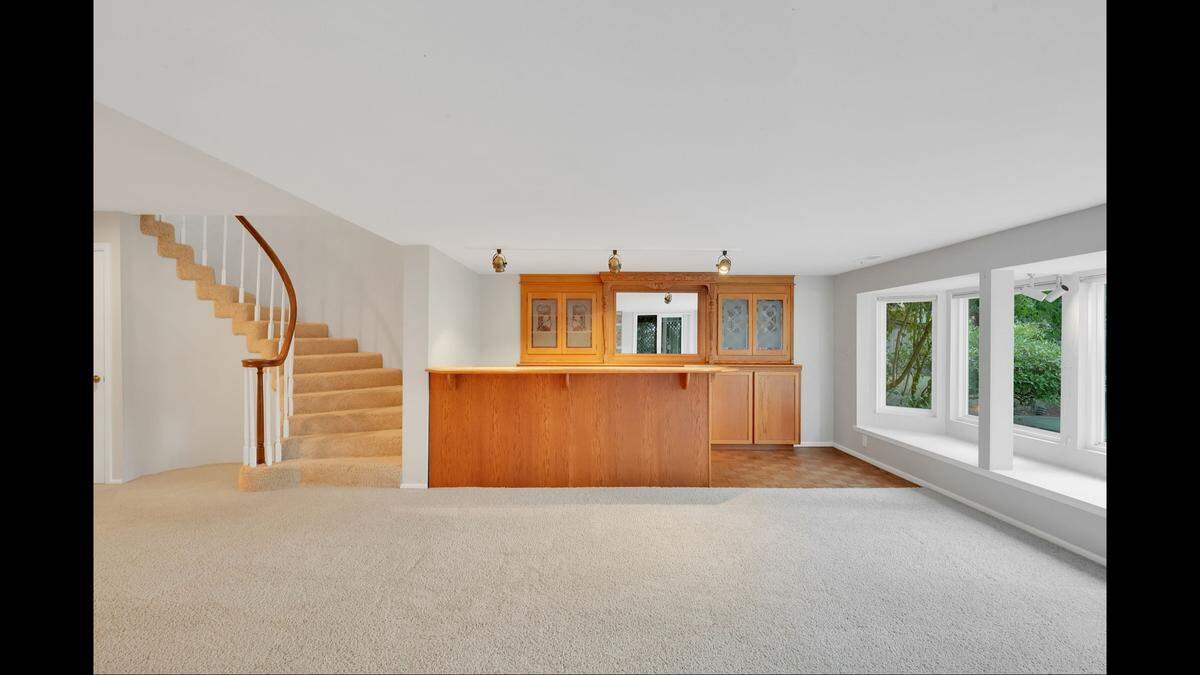 A home for sale in the Ken Lake area of Olympia has a wet bar and other features.