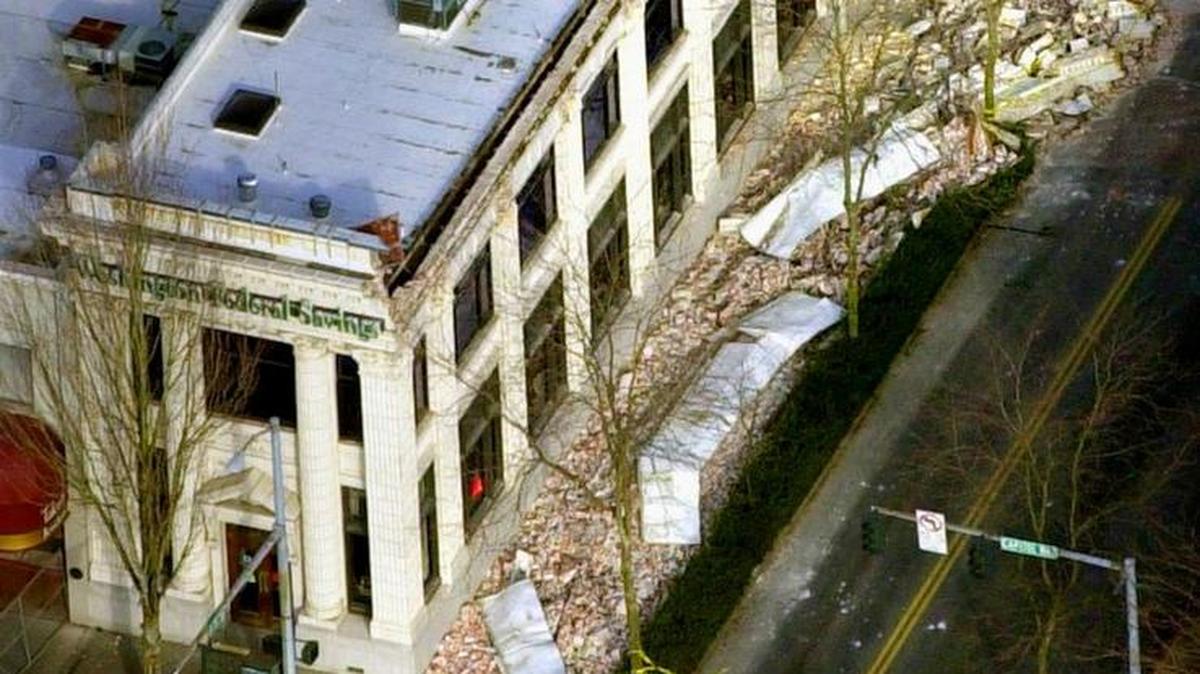 Damage to the Washington Federal Savings building in Olympia following the 2001 Nisqually earthquake. A new report shows more than 43 percent of commercial properties in Washington have earthquake coverage, compared with 11 percent of Washington homes.