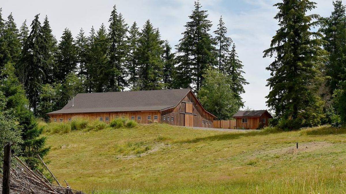 Hillside Farms in Tenino, which had angered neighbors, has come to terms on an agreement that brings the wedding venue into compliance with county rules and regulations.