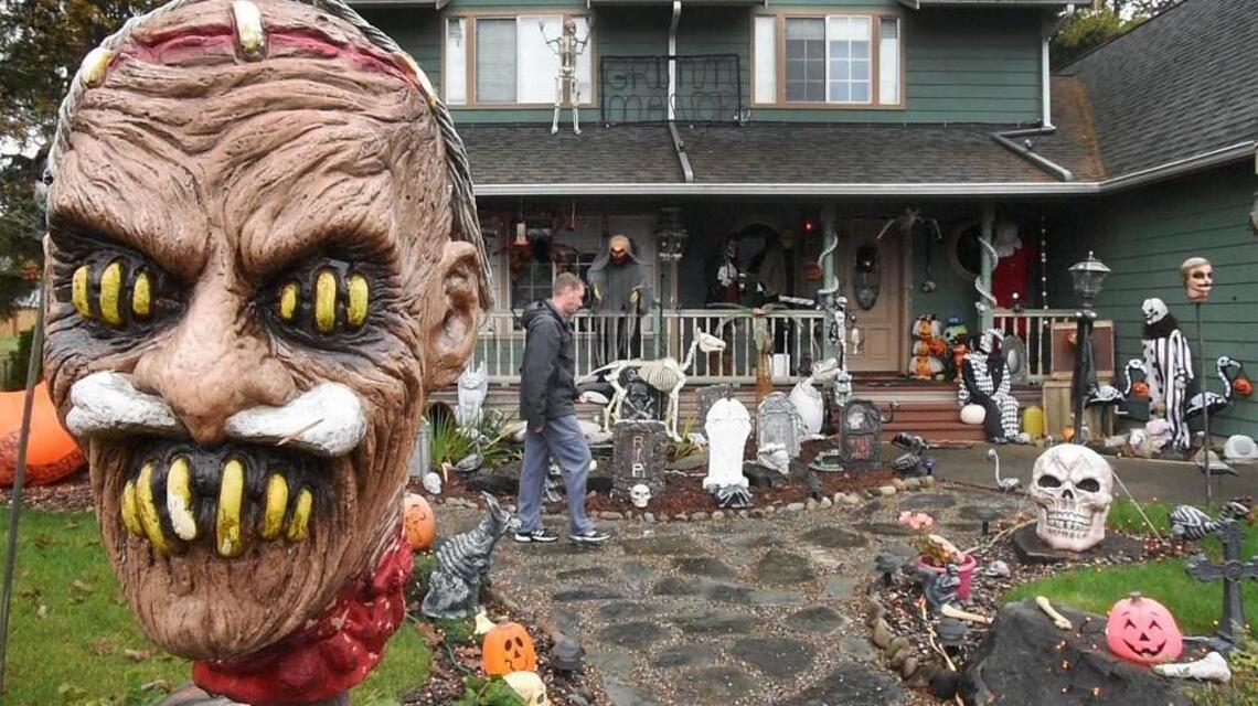 Can I call the cops on my WA neighbor for Halloween decorations? What to know