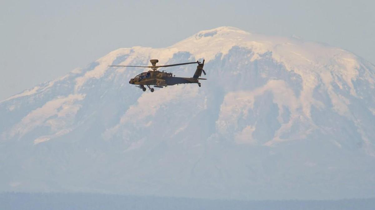 An Apache attack helicopter files over the Yakima Training Center during an air-to-ground missile exercise in 2013. A similar aircraft crashed Monday night in Thurston County during a Joint Base Lewis-McChord training exercise.