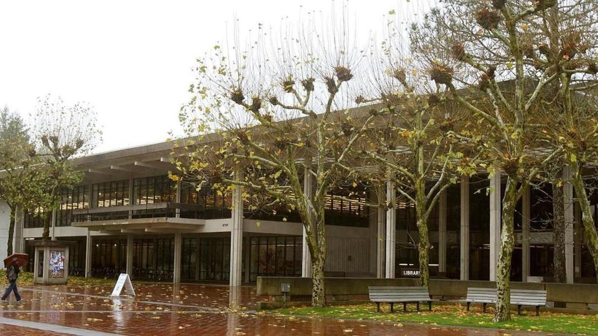 A small fire on Sunday damaged an HVAC motor and related equipment in the basement of The Evergreen State College’s library building.