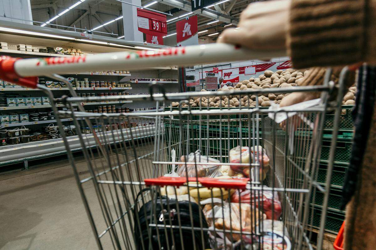 Grocery stores around Tacoma are open on Wednesday, Dec. 24, for Christmas Eve 2025.