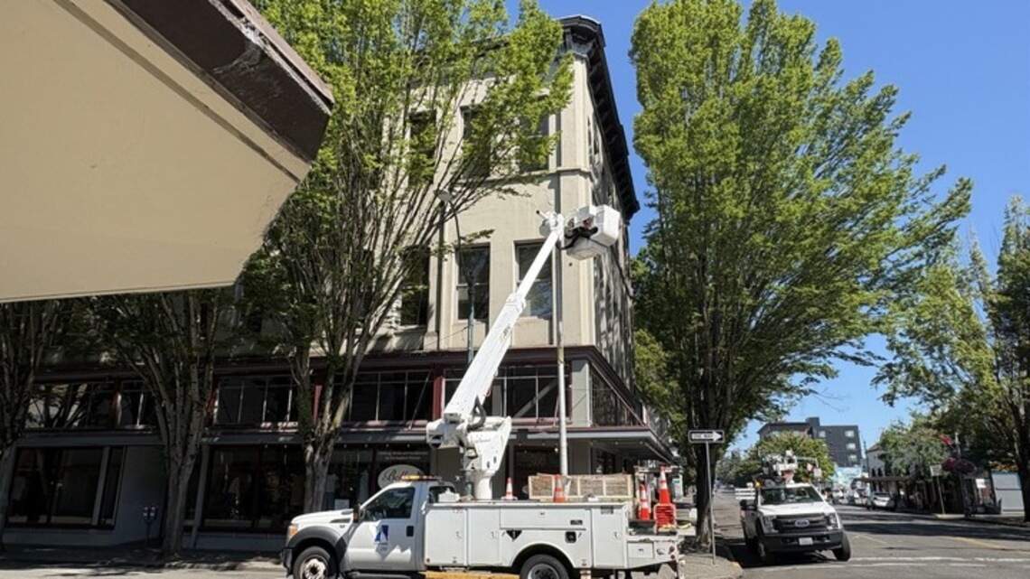 Downtown Olympia intersection closed after collision damaged traffic signal