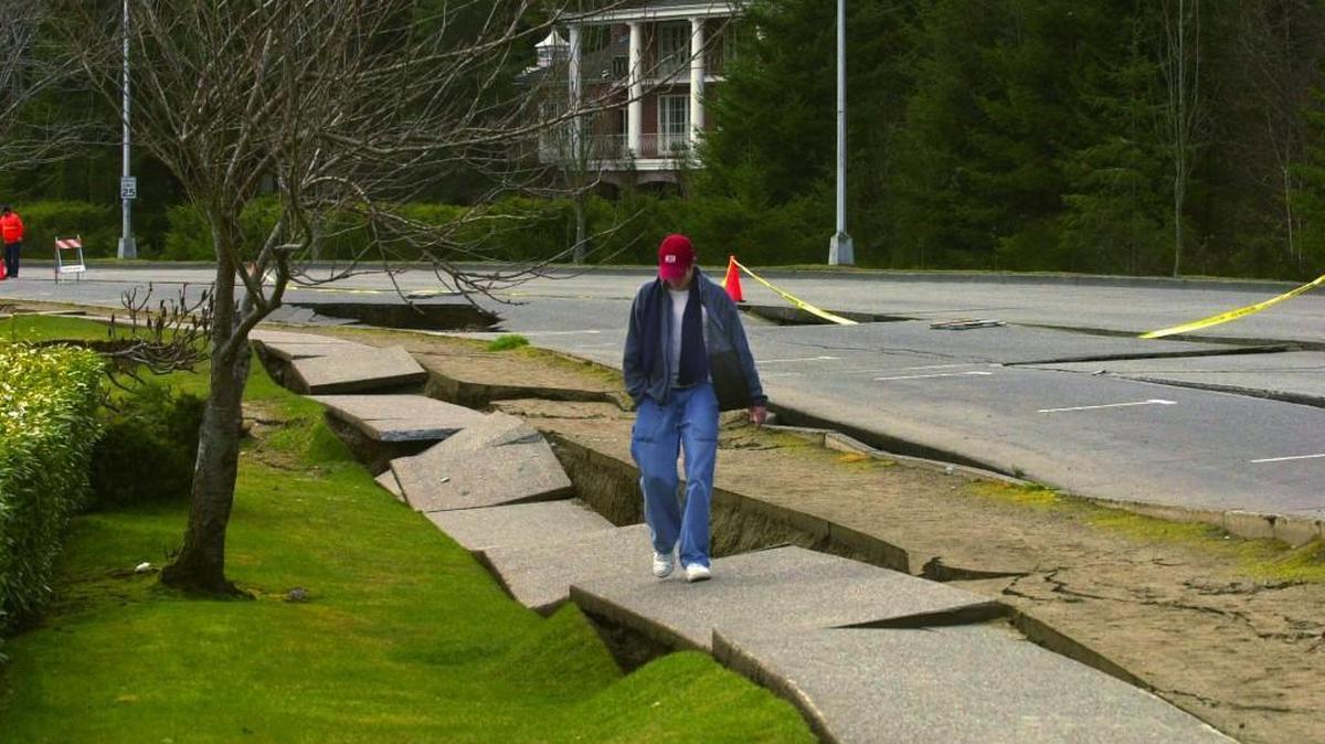01.03.2001; South Puget Sound Community College student Jeff Ennett checks out the detached walkway on Deshutes Parkway on Jan. 3, 2001.