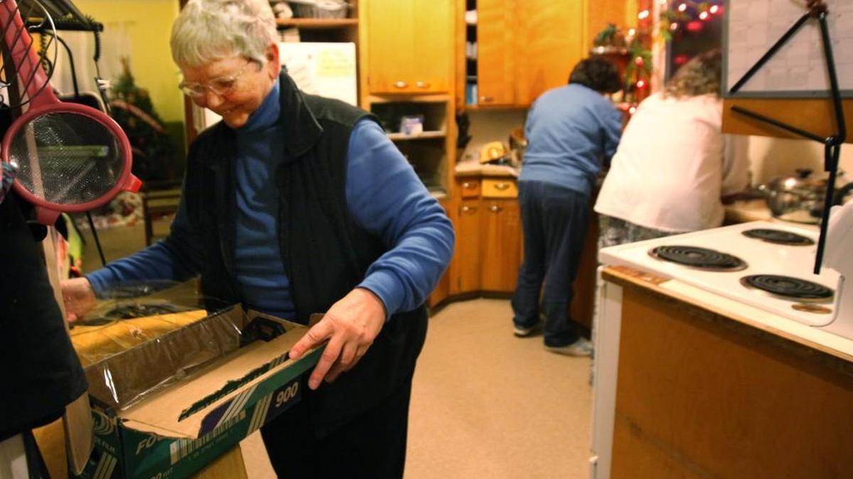 Selena Kilmoyer, a live-in volunteer at Bread & Roses, was recognized by the Thurston County Housing Task Force as the “2012 Hero of the Houseless” for her many years of advocacy and hard work in expanding the network of services, shelter and housing for the homeless.