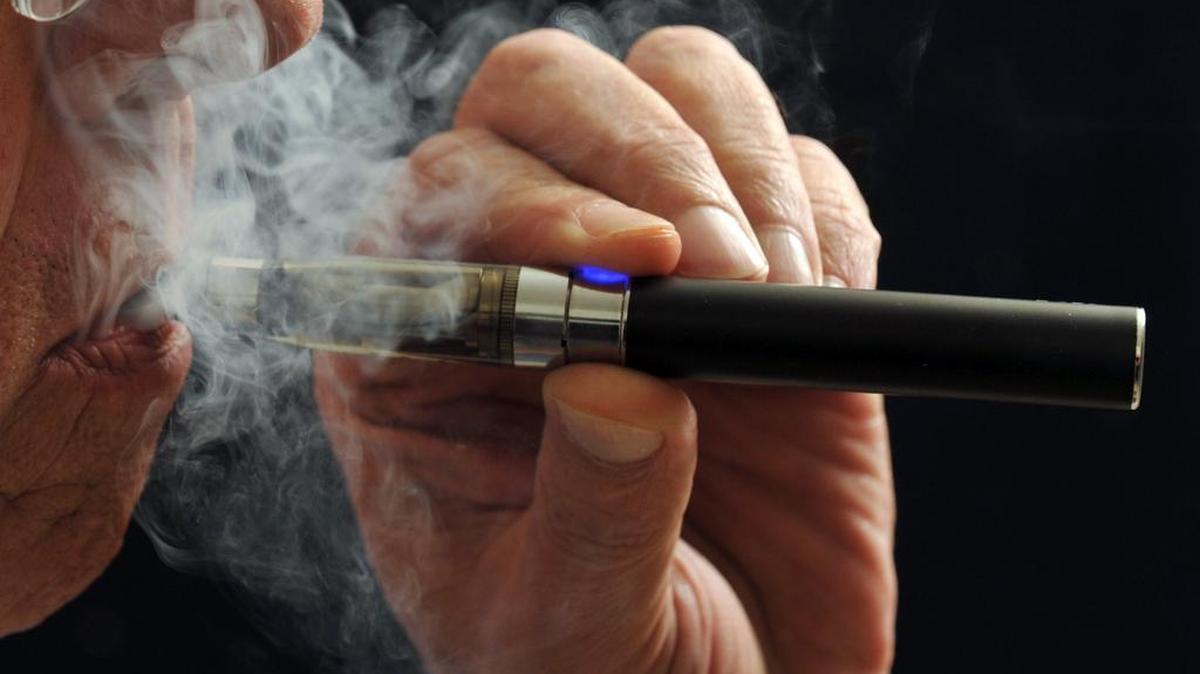 Washington Gov. Jay Inslee has signed a bill raising the state’s smoking and vaping age to 21.