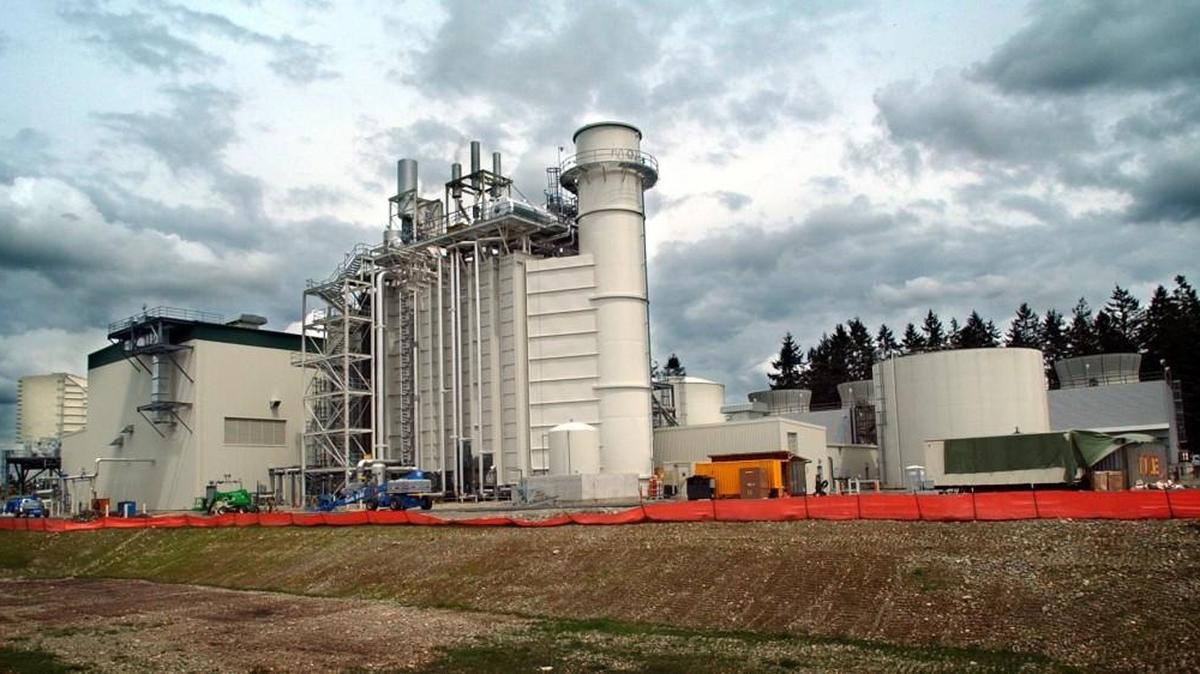 A 2002 photo shows a power plant in Frederickson.