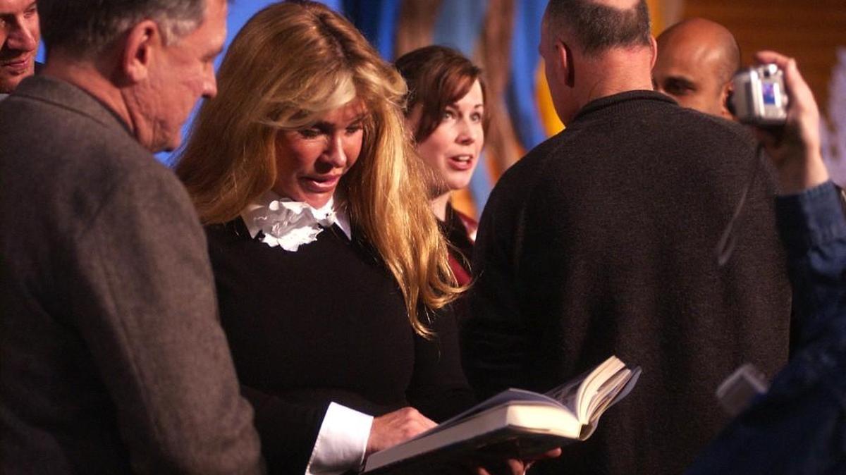 JZ Knight autographs a book in 2005.