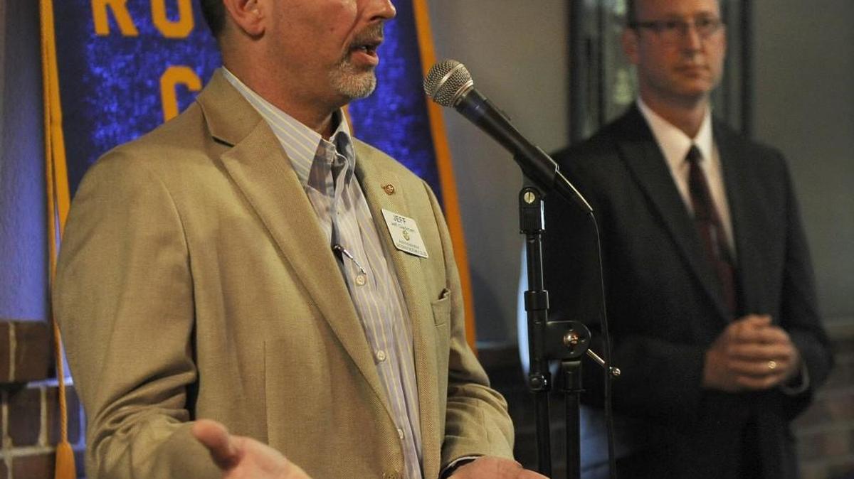 
Lacey City Council incumbent Jeff Gadman (left) and challenger Bill Frare each offer their views at a question and answer debate during the Sept. 2nd meeting of the Gateway Rotary Club at O'Blarney's Irish Pub in Lacey.
