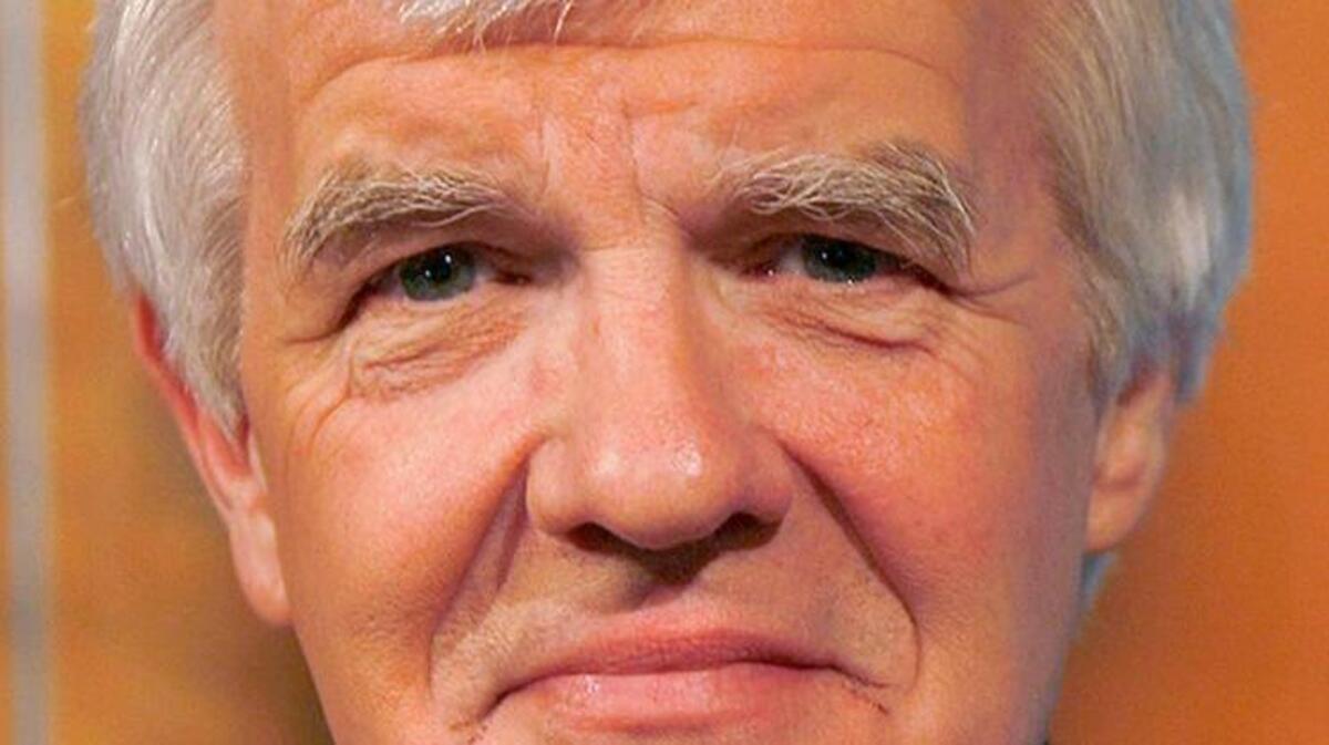 Al Hunt, executive editor for Bloomberg News, poses for a photo in Washington, D.C., U.S., on Wednesday, Feb. 25, 2009. Photographer: Dennis Brack/Bloomberg News