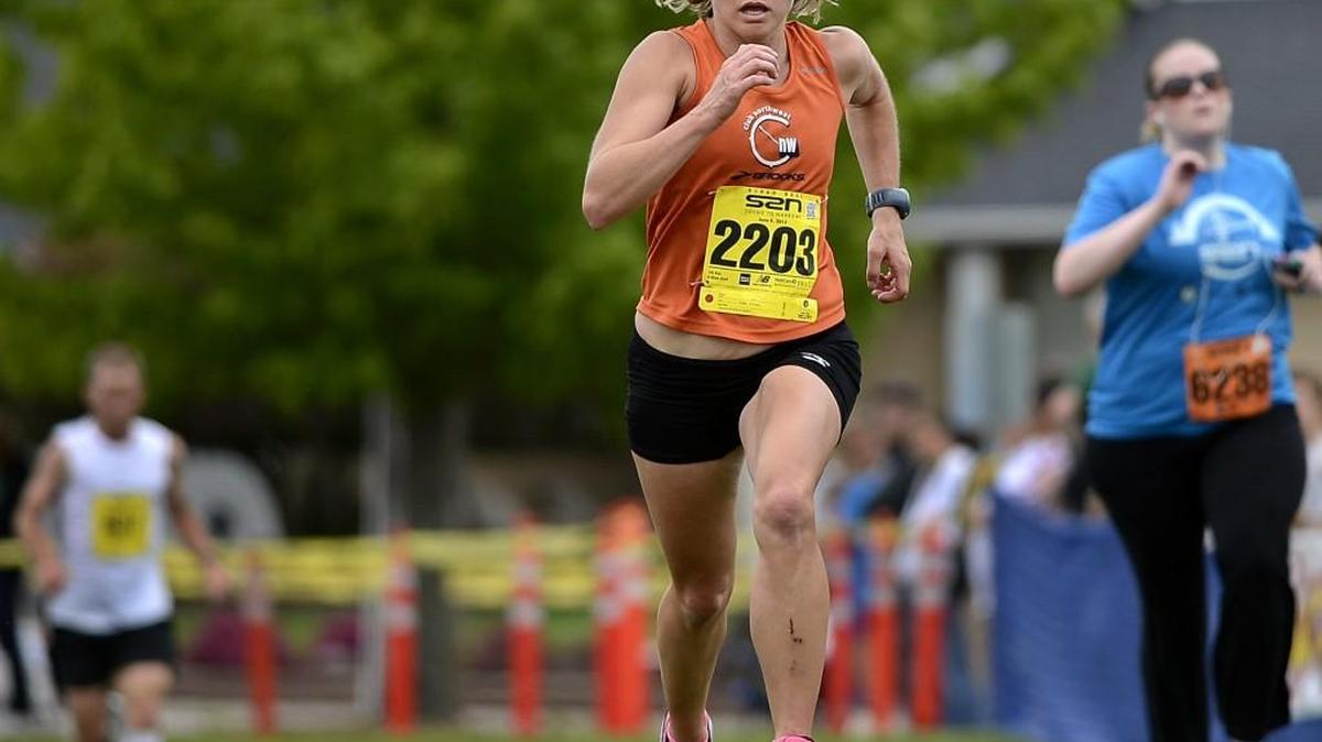 Ruth Perkins sprints to victory in the 2013 Sound to Narrows.