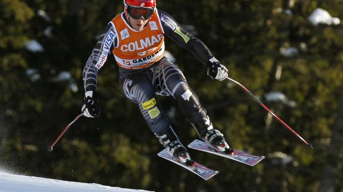 
Scott Macartney of the United States is airborne during practice for the men’s World Cup downhill in Val Gardena, Italy, in 2009. 
