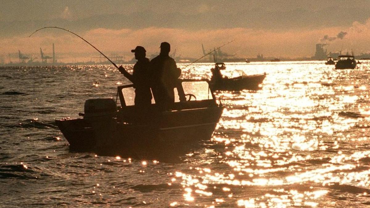 Anglers fishing the South Sound in 2000. The waters north of the Narrows bridges opened Monday for salmon fishing.