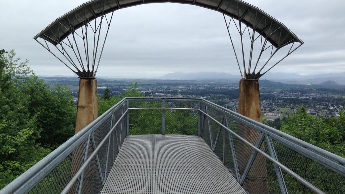 An overlook just below the summit of Little Mountain offers a view of Mount Vernon. A second lookout on the summit has views of North Puget Sound.