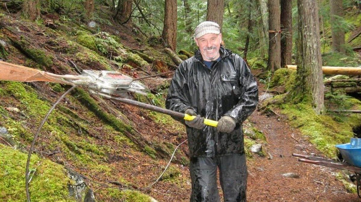 Len Francies’ friend says he always smiled even when working in the rain.