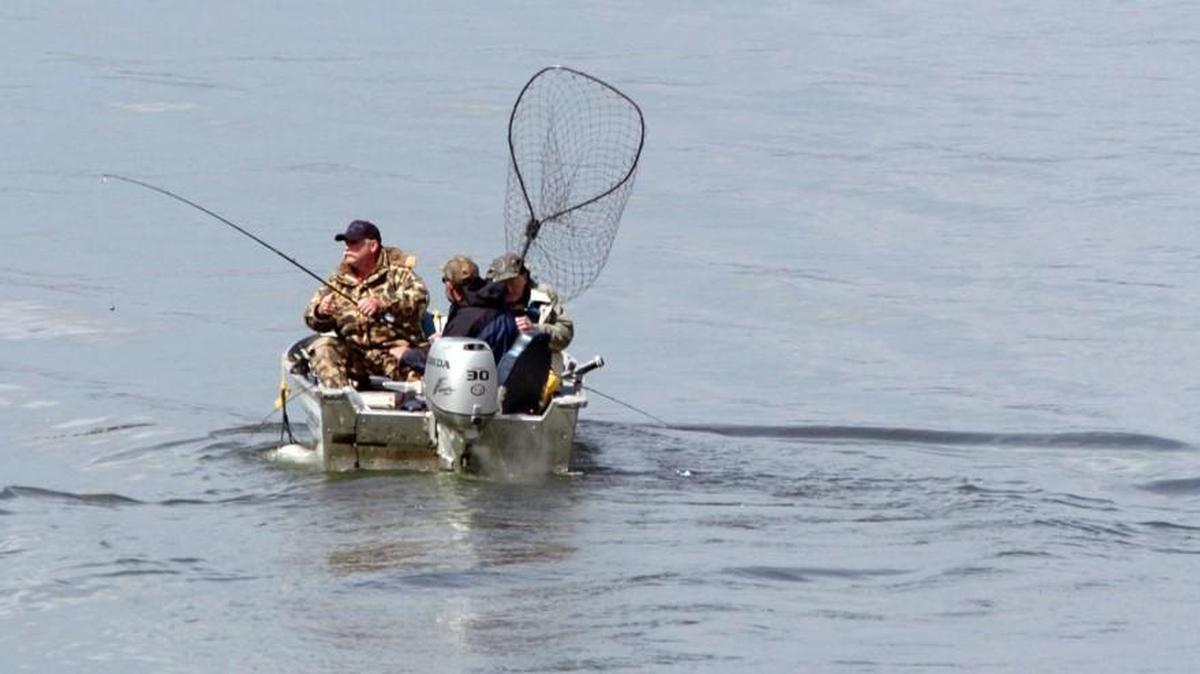 Salmon fishermen float with the current on the Columbia River near Corbett, Ore., on April 20, 2005.