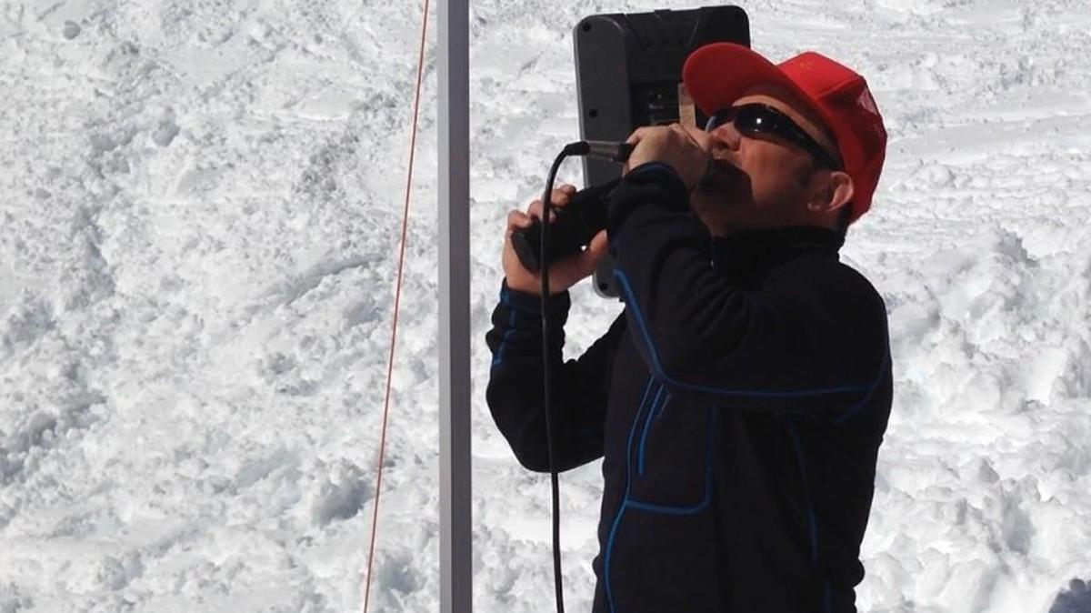 Chuck White works the mic at the Freeride World Qualifiers on March 17 at Crystal Mountain.