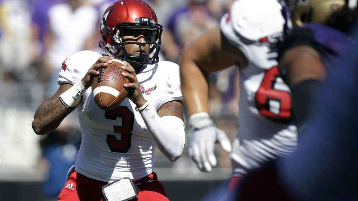 
Former Eastern Washington quarterback Vernon Adams Jr. transferred to the University of Oregon this season and was named the starter for the Ducks after the departure of Heisman Trophy winner Marcus Mariota to the NFL. 
