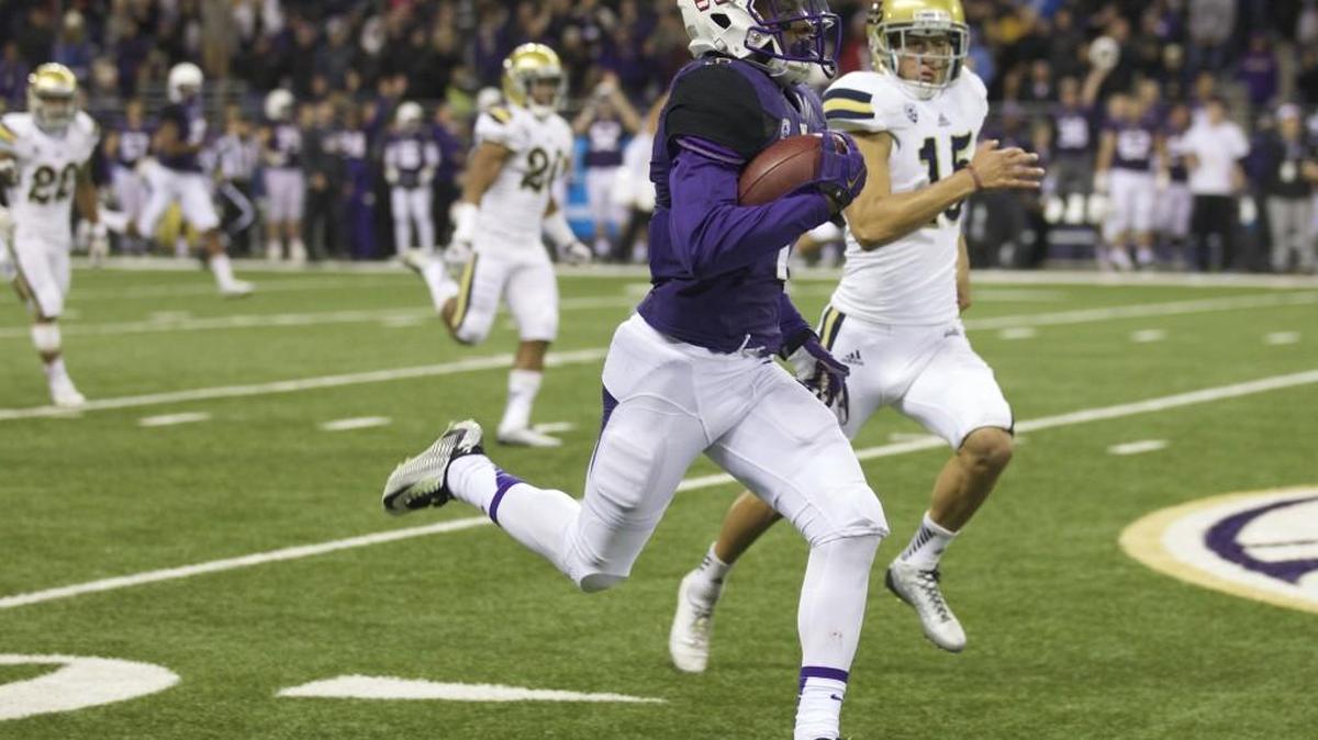 Washington returner John Ross III, foreground, returns a kickoff 100 yards for a touchdown against UCLA in 2014. Ross returned Sunday to the Husky Combine after having to sit out the 2015 season due to injury.